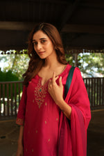 Load image into Gallery viewer, Aaroha Pink Suit