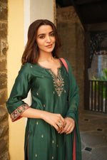 Load image into Gallery viewer, AAROHA GREEN SUIT SET