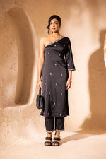 Load image into Gallery viewer, Sitara Off Shoulder (Black)
